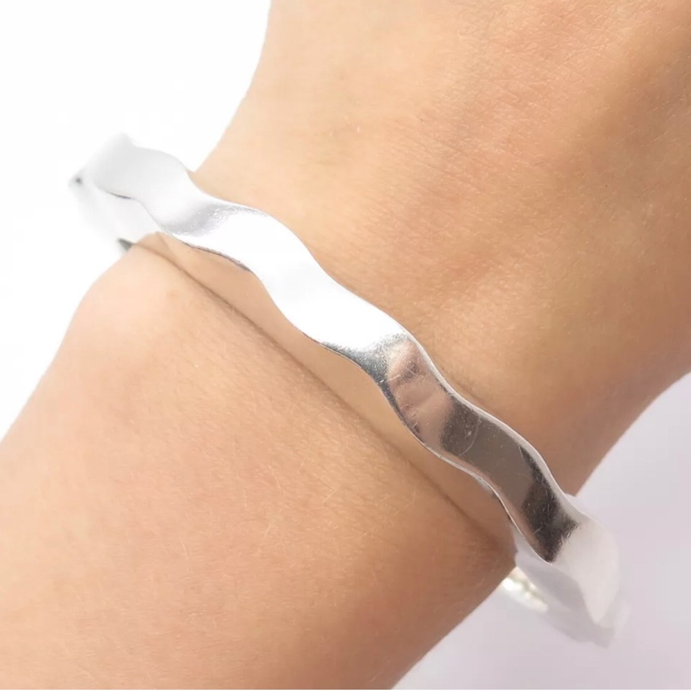 50 grams Artisan Solid Silver Wavy Scalloped Bangle Bracelet Mexico 925